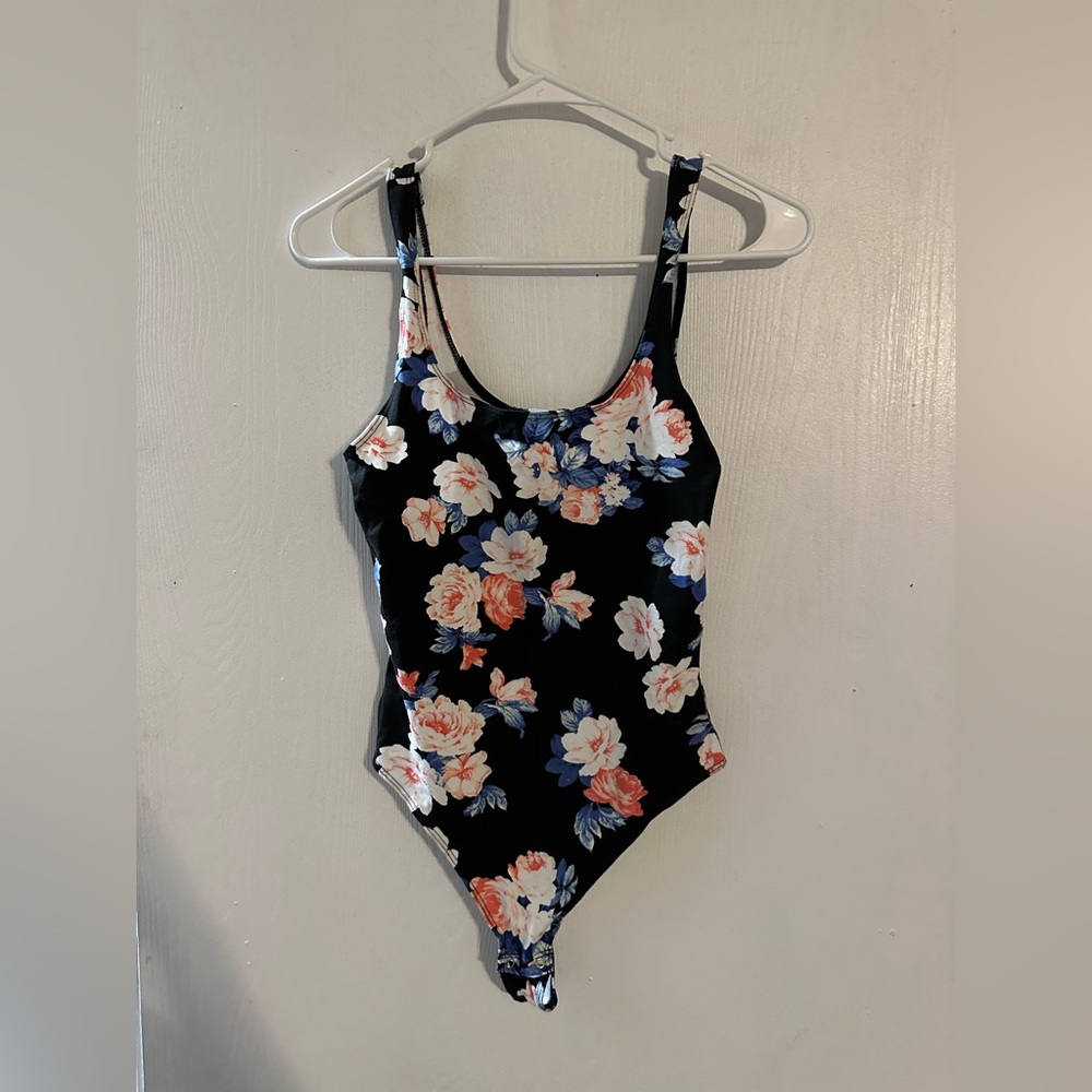 Garage Floral body suit 🖤